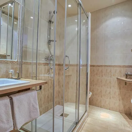 Hotel L'avenue 3*